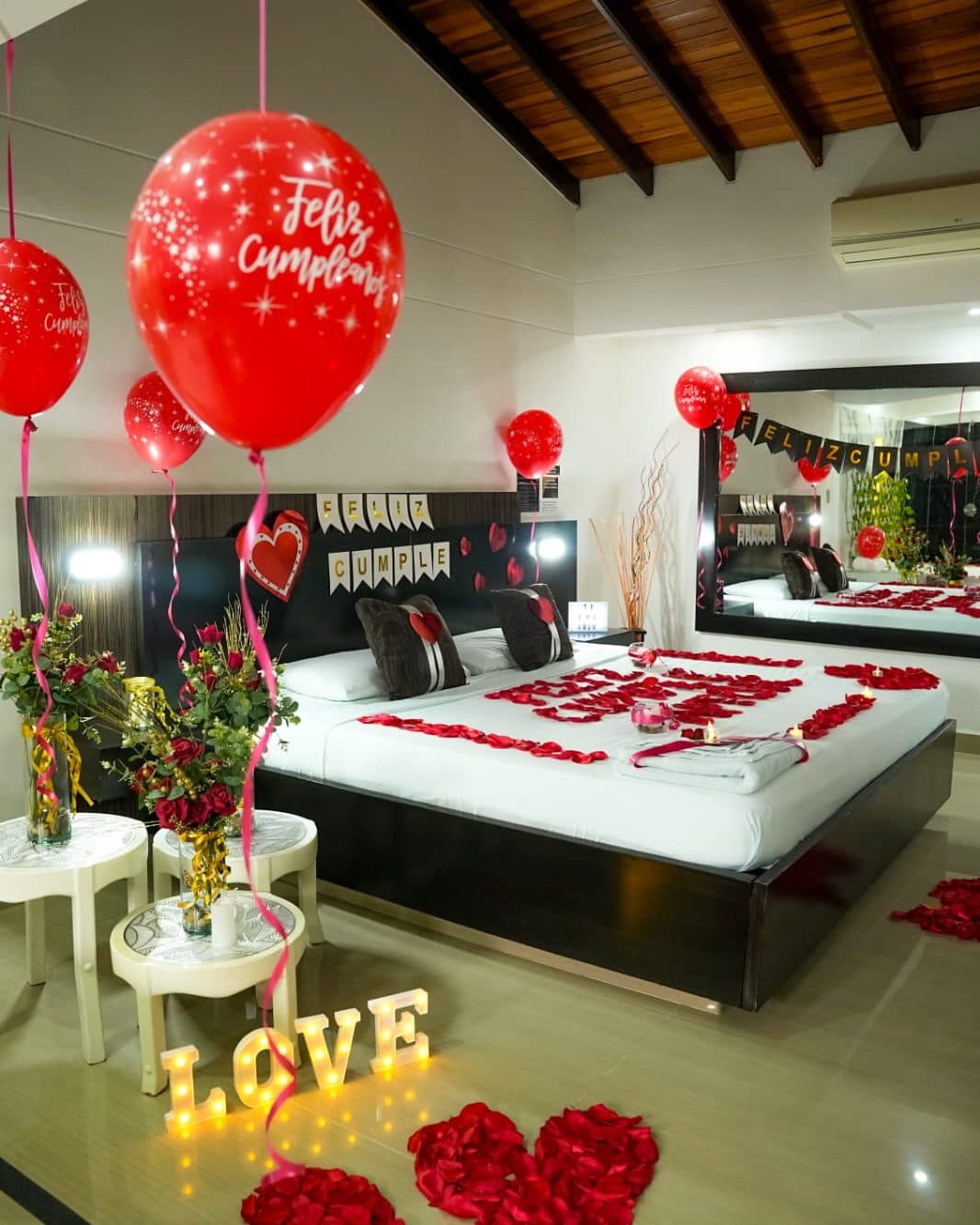 Suite Diamond con decoración especial de ocasión (no es la ambientación estándar de la habitación)