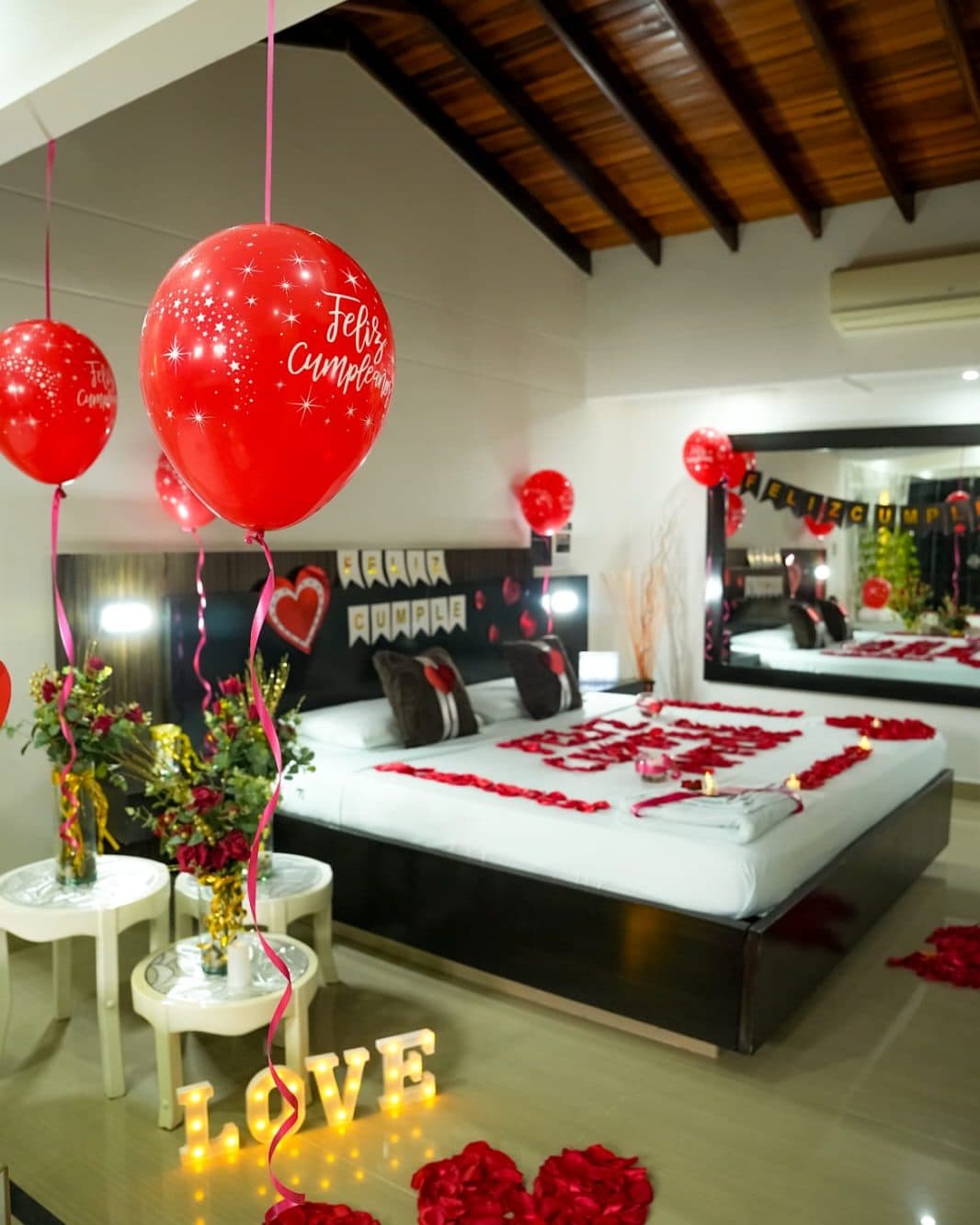 Suite Diamond con decoración especial de ocasión (no es la ambientación estándar de la habitación)