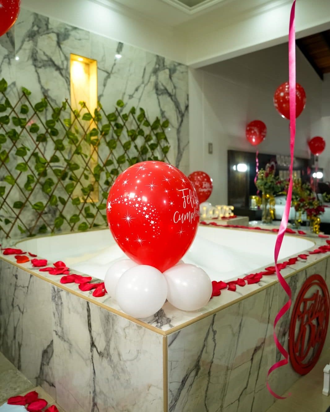 Suite Diamond con decoración especial de ocasión (no es la ambientación estándar de la habitación)