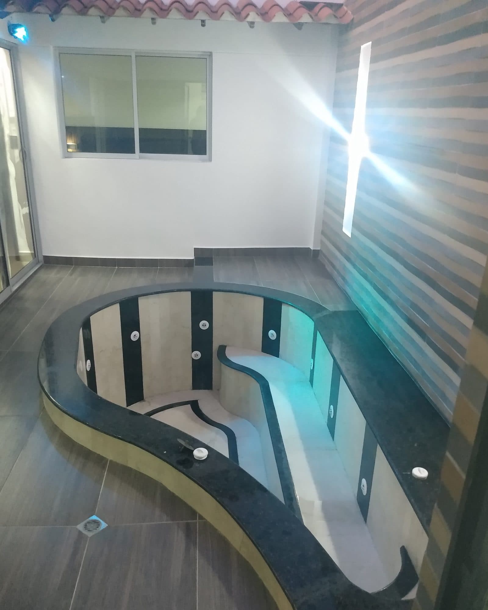 Suite Soho: jacuzzi en forma de corazón, detalle de la habitación